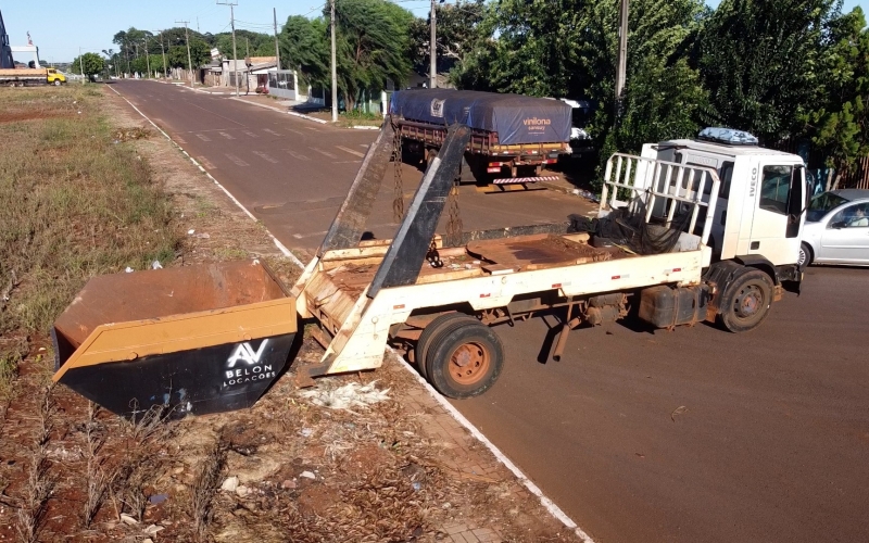  Santa Tereza do Oeste  disponibilizando as caçambas  na ajuda do combate a dengue.