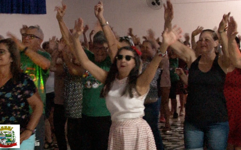 Grande festa dos anos 60 70 80 para comemorar volta das atividades fiscas e da hidroginastica de Santa Tereza do Oeste.