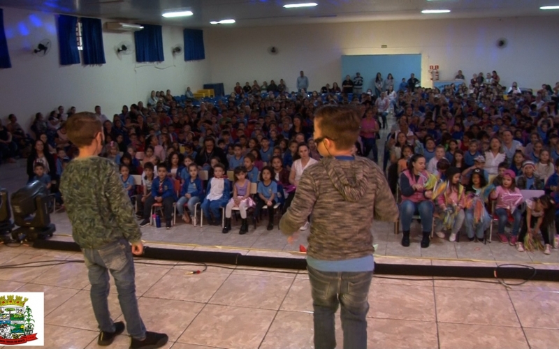 O 8º FESTEM, festival de talentos das escolas municipais de Santa Tereza do Oeste foi um sucesso as crianças deram um sh