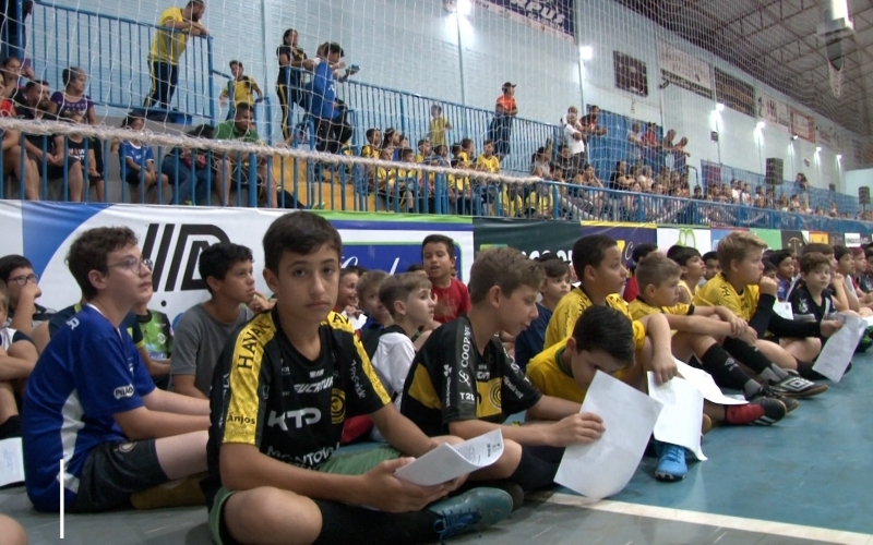  Entrega oficial de kits do projeto social esportivo Santa Tereza do Oeste.